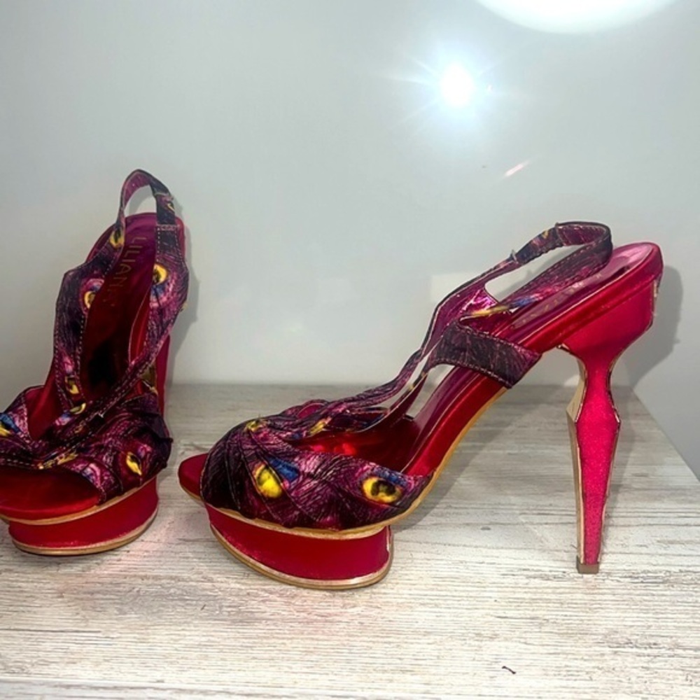 Liliana peacock feather print pink heels. Size 8